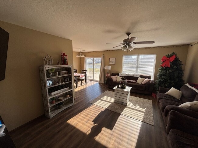 Building Photo - Your Dream Home Awaits – Gorgeous 4 Bed / 2.5 Bath with Spacious Backyard & Attached Garage