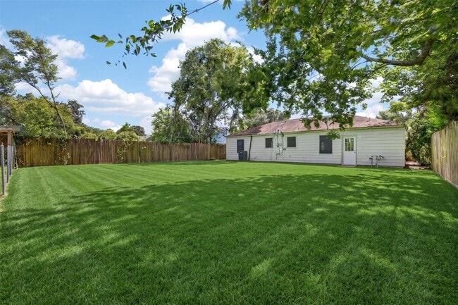 Building Photo - 9211 Clearway Dr