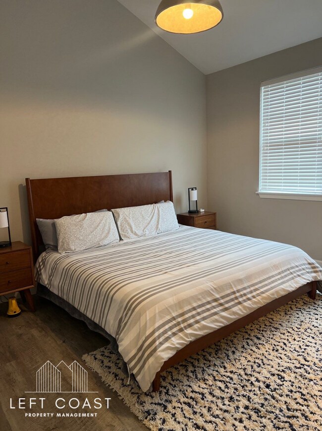 Building Photo - 4154 SE Inlet Ave