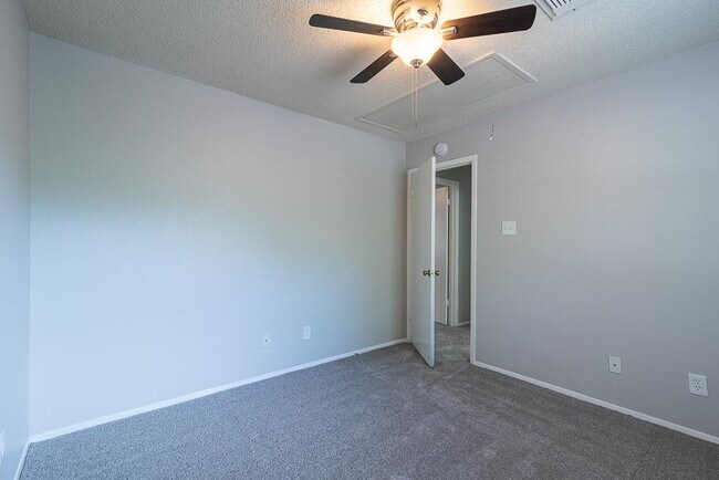 Building Photo - 2906 Jadewood Ct