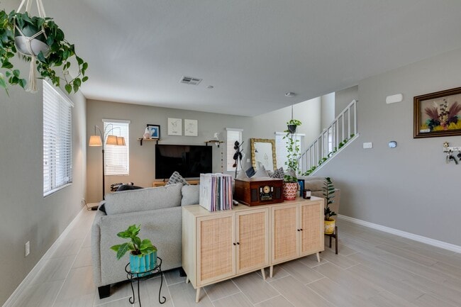 Building Photo - Gated, 4bed + loft with Bedroom and Full bathroom downstairs. Skye Canyon