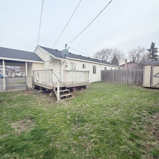 Building Photo - 1106 S Beeman St