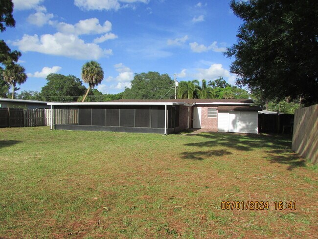 Building Photo - 211 W Laila Dr