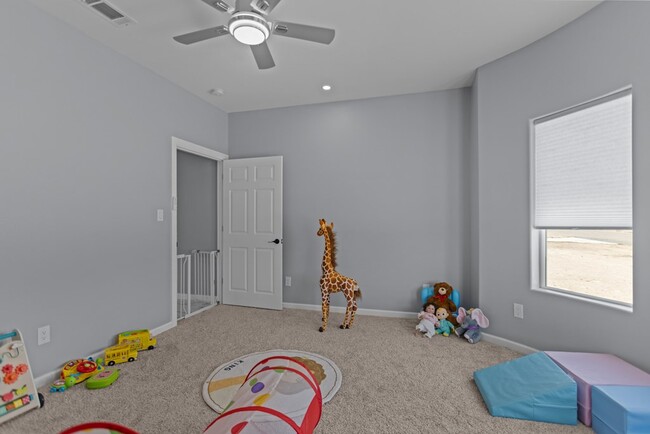 Building Photo - 12029 W Palomino Dr