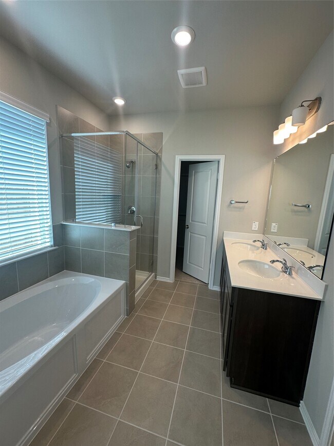 Building Photo - 206 Mercury Sky Rd