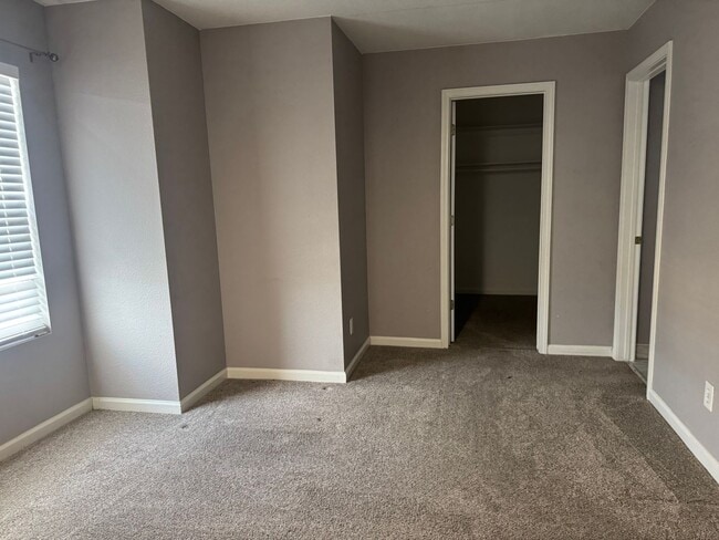 Building Photo - 245 Rambler Rose Ln