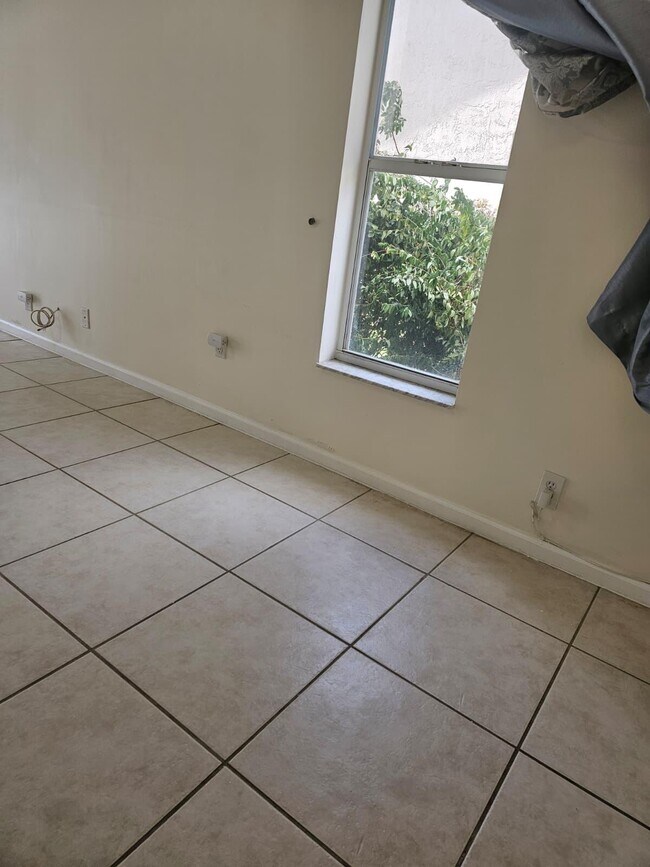 Building Photo - 5220 Rosen Blvd