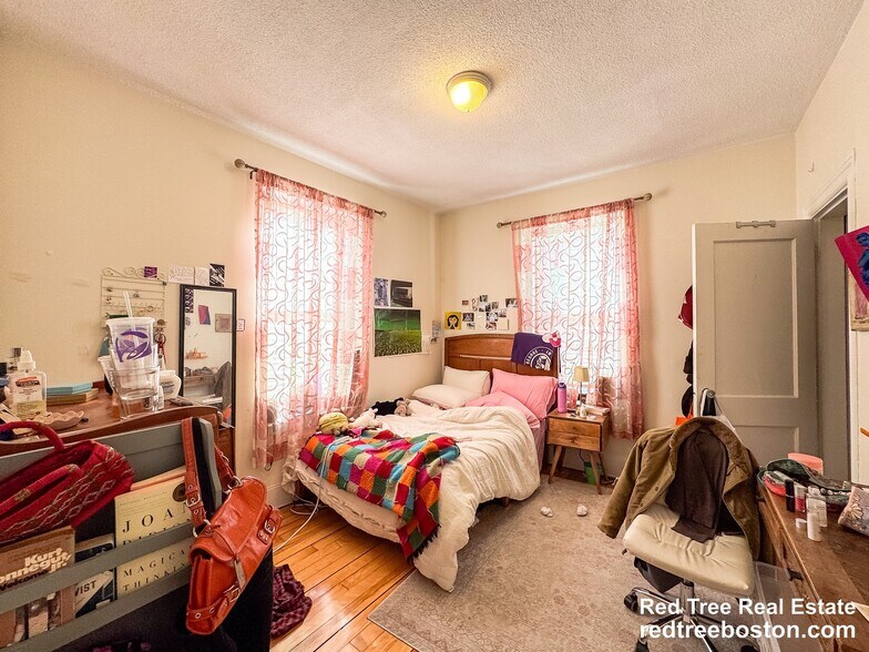 Building Photo - 12 Glenville Ave