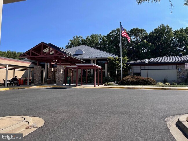 Building Photo - 15100 Interlachen Dr