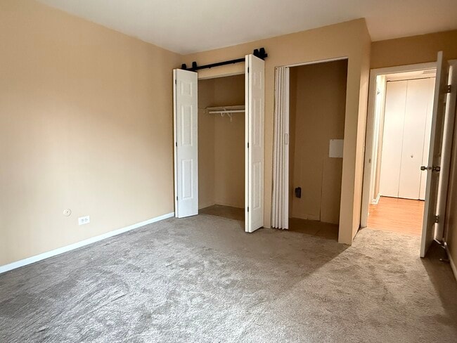 Building Photo - 5500 Hillcrest Ln