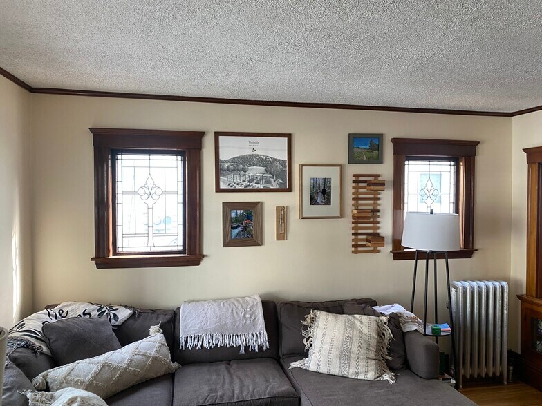 Building Photo - 23 Train St