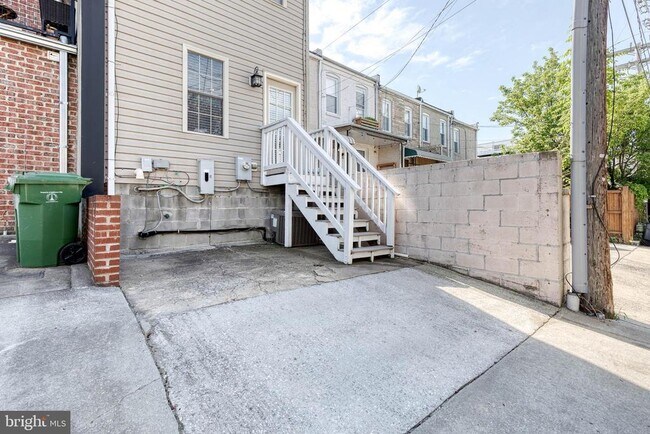 Building Photo - 908 S Linwood Ave