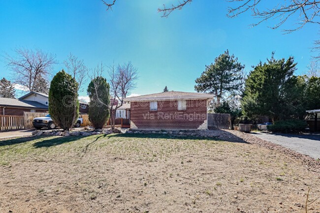 Building Photo - 287 Troy St