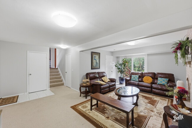 Building Photo - 750 Dunhill Dr