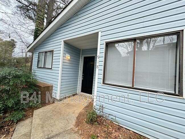 Building Photo - 918 Lakewood Ln
