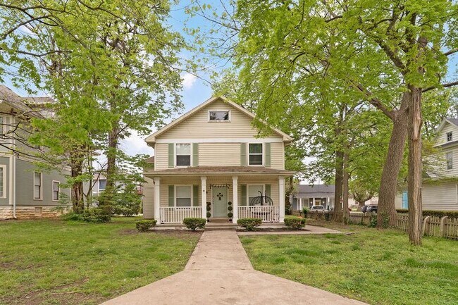 Building Photo - 1138 E Walnut St