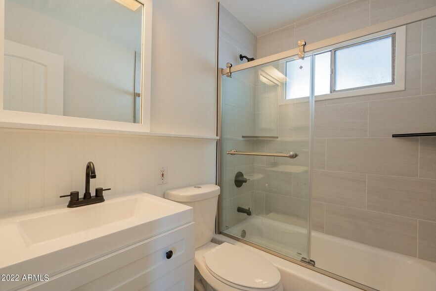 Building Photo - 822 W 18th St