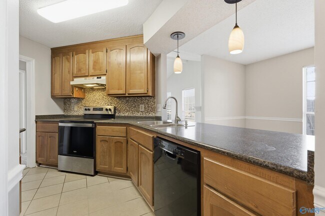 Building Photo - 2504 Reabok Cir SW