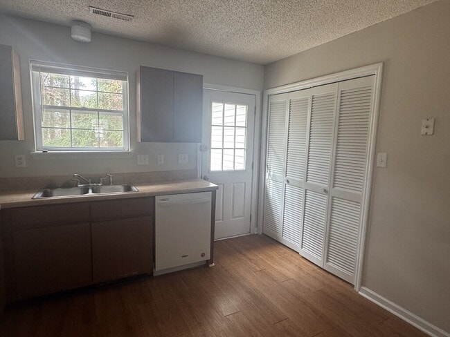 Building Photo - 106 Glenside Ct