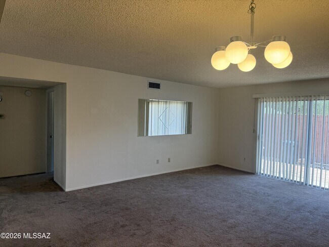 Building Photo - 964 S Pantano Rd