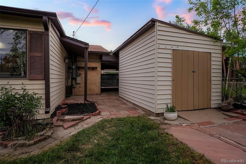 Building Photo - 2840 S Yates St