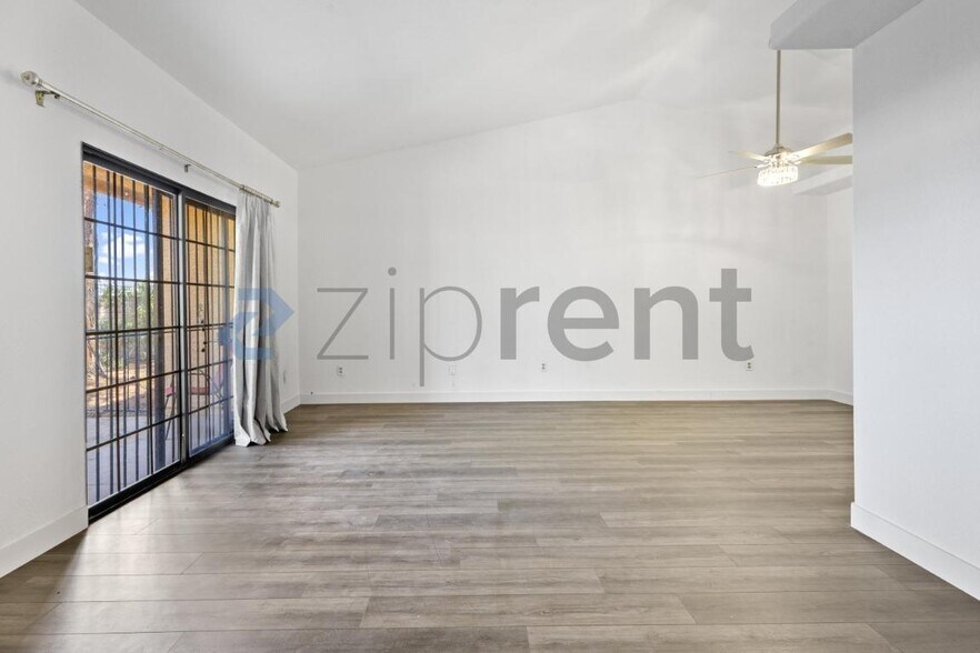 Building Photo - Unit 1022