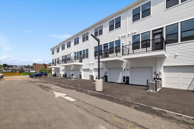 Building Photo - 200 Balsam St