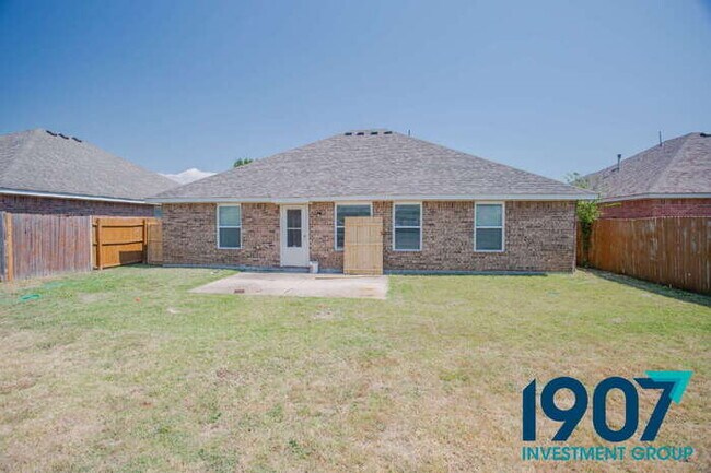 Building Photo - Sacious 4-Bedroom Home with Open Layout!