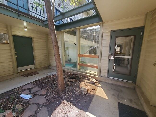 Primary Photo - Large and Spacious One Bedroom Available i...