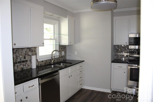 Building Photo - 2212 Crosswinds Ct