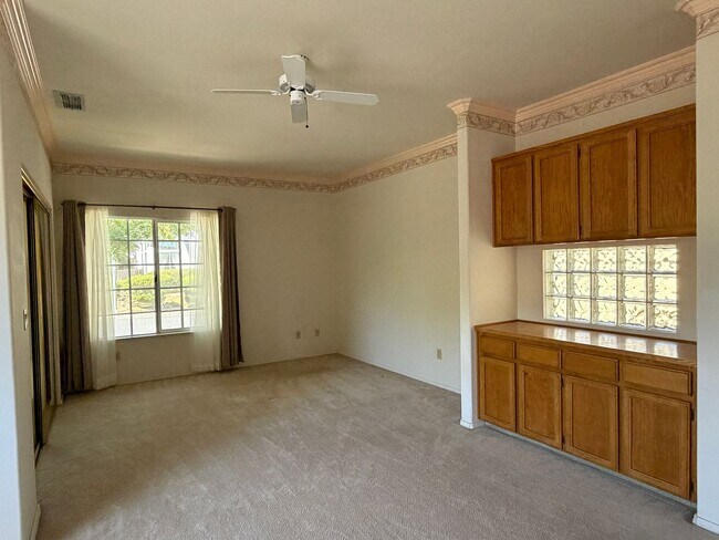 Building Photo - 625 Fox Hollow Way