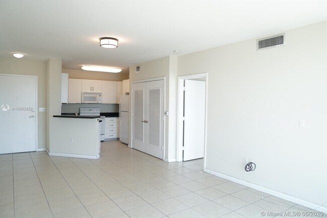 Building Photo - 1401 SW 22nd St