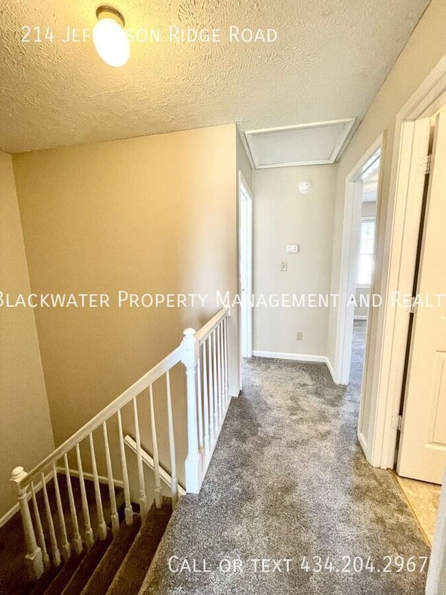 Building Photo - 214 Jefferson Ridge Rd