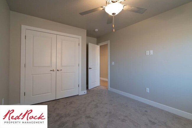 Building Photo - Spacious Townhome in Hurricane Heights
