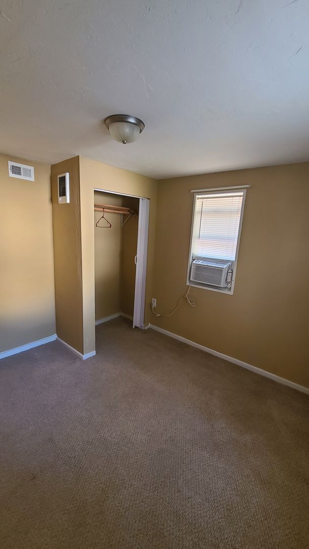 Building Photo - Adorable 2/1 move in ready!