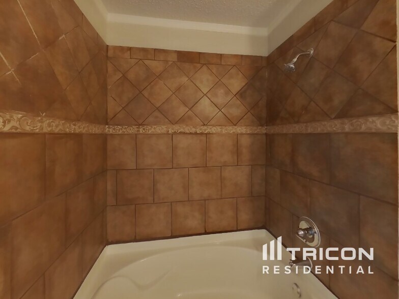 Building Photo - 716 King St