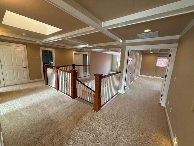 Building Photo - Stunning large 3 bedroom plus bonus rooms ...