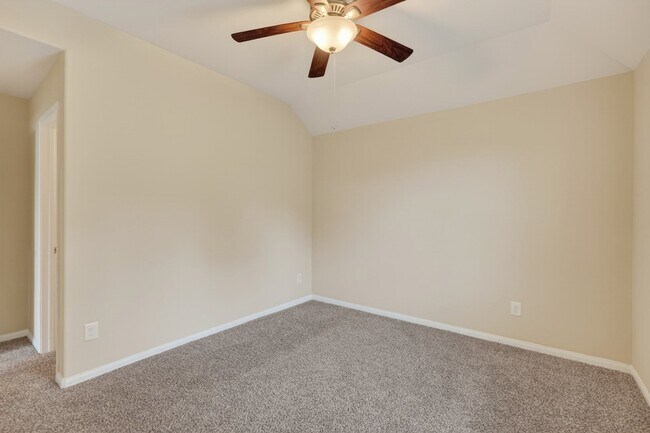 Building Photo - 13302 Hidden Valley Dr