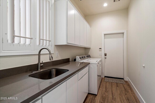 Building Photo - 8224 E Angel Spirit Dr