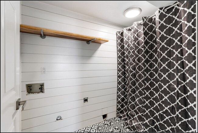 Building Photo - EAST2746