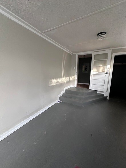 Building Photo - 3736 Donna Dr