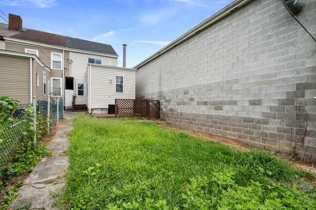 Building Photo - 5158 Gloster St