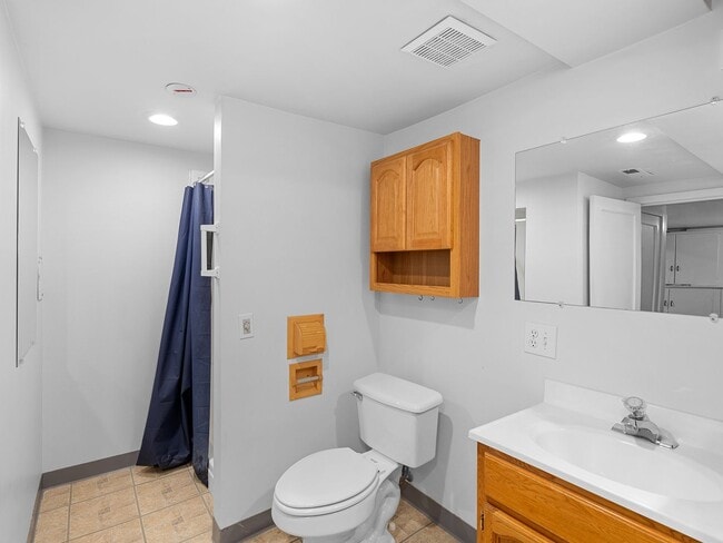 Building Photo - 9831 N Edison St