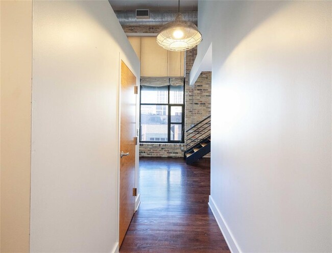 Building Photo - 411 Brazos St