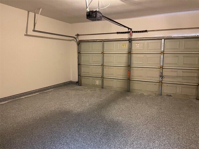 Building Photo - 2115 Hollyfield Ln
