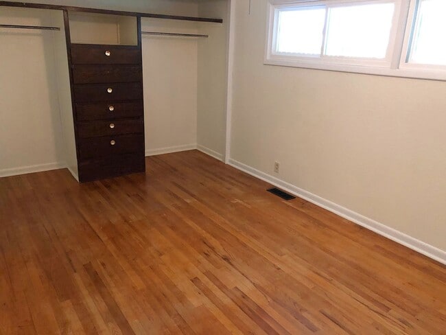 Building Photo - Move-In Ready!! 4 Bed, 2 Bath - LAWN CARE ...