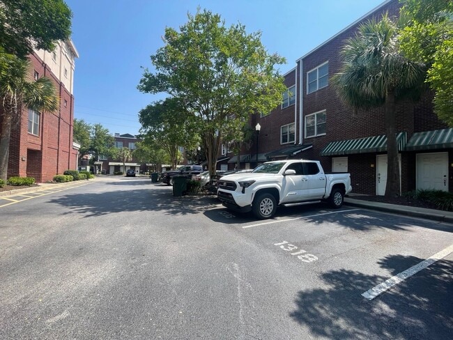 Building Photo - 3 Bedroom 2.5 Bath in the Vista