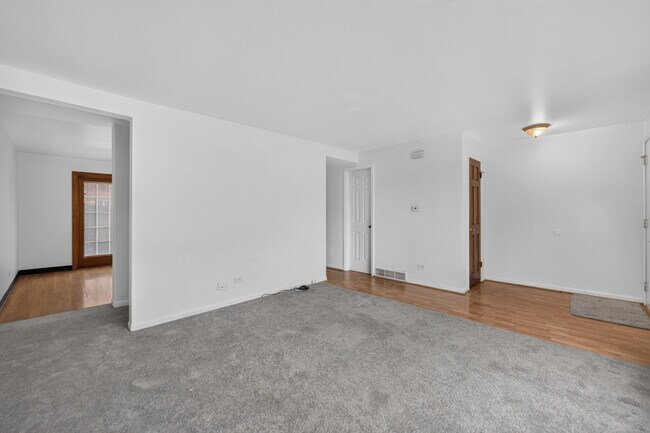Building Photo - 210 Linn Ct