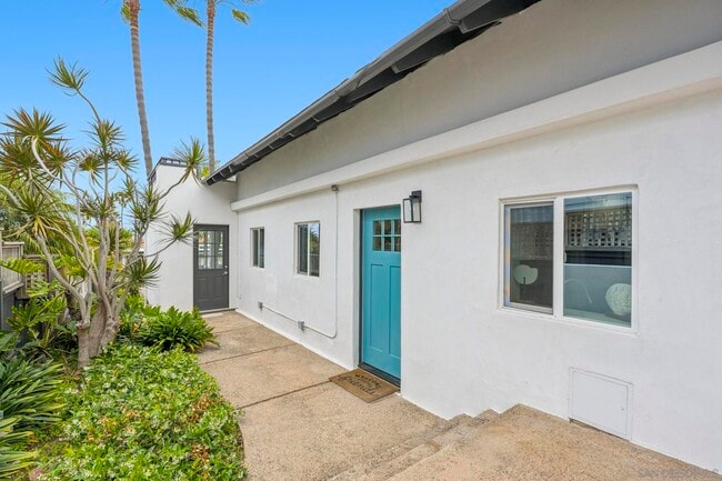 Primary Photo - 215 N Granados Ave
