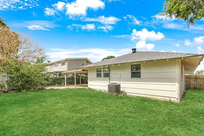 Building Photo - Back on the market! Better Price! Newly Re...